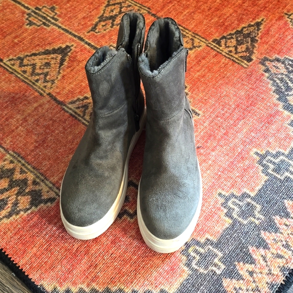 Fur lined boots